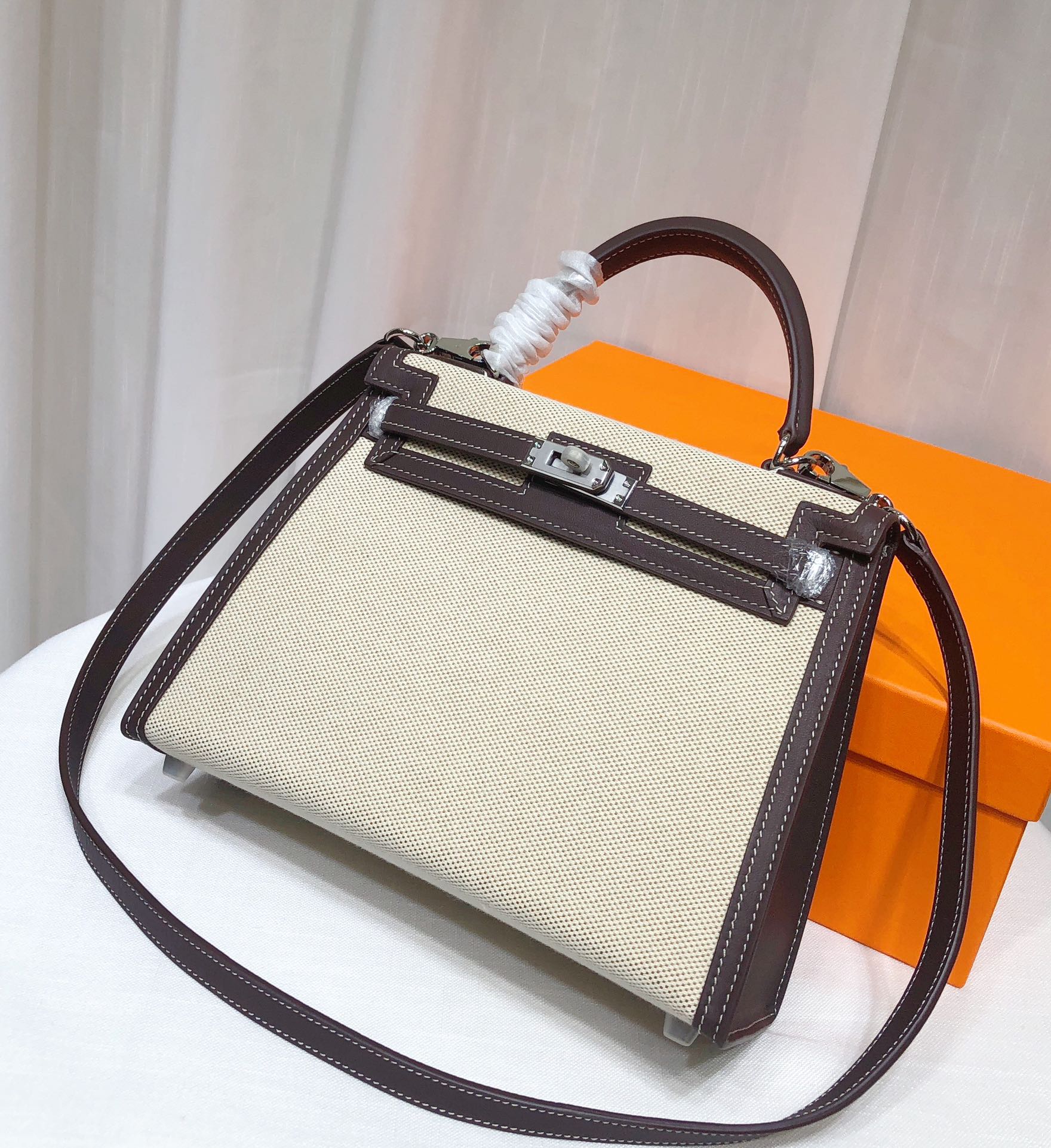 Kelly 25 Bag With Exterior Stitching Crafted Of Patchwork Canvas & Premium Swift Leather, Classic Deep Ebony Wood Shade, Unique Mixed Material Texture With Distinct Vintage Charm Dimensions: Length 25 * Width 10 * Height 18cm