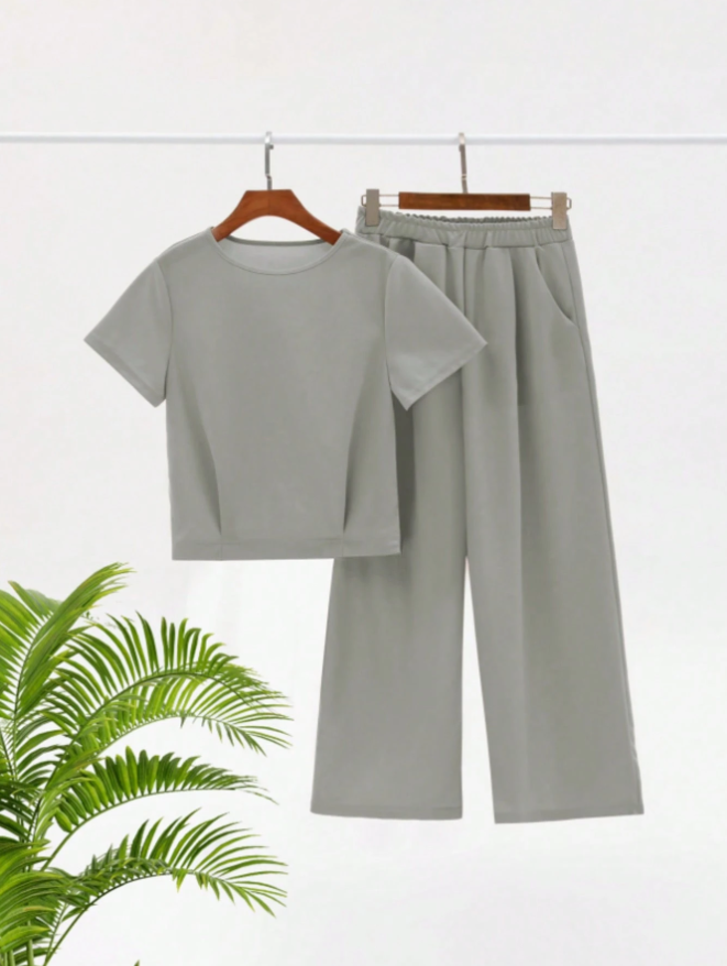 Damen-Freizeitsportset – T-Shirt mit kurzen Ärmeln und 7/8-lange Hose, elegant für den Sommer